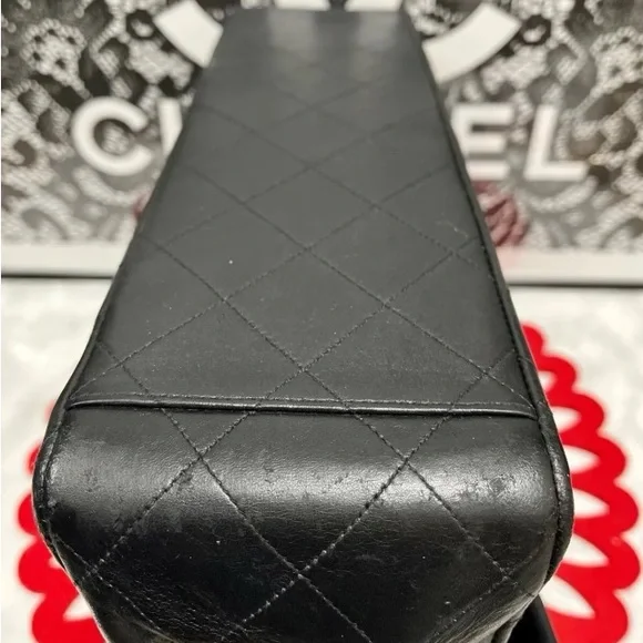 CHANEL Maxi Jumbo quilted XL Lambskin Matelasse chain shoulder Bag - Picture 6 of 12